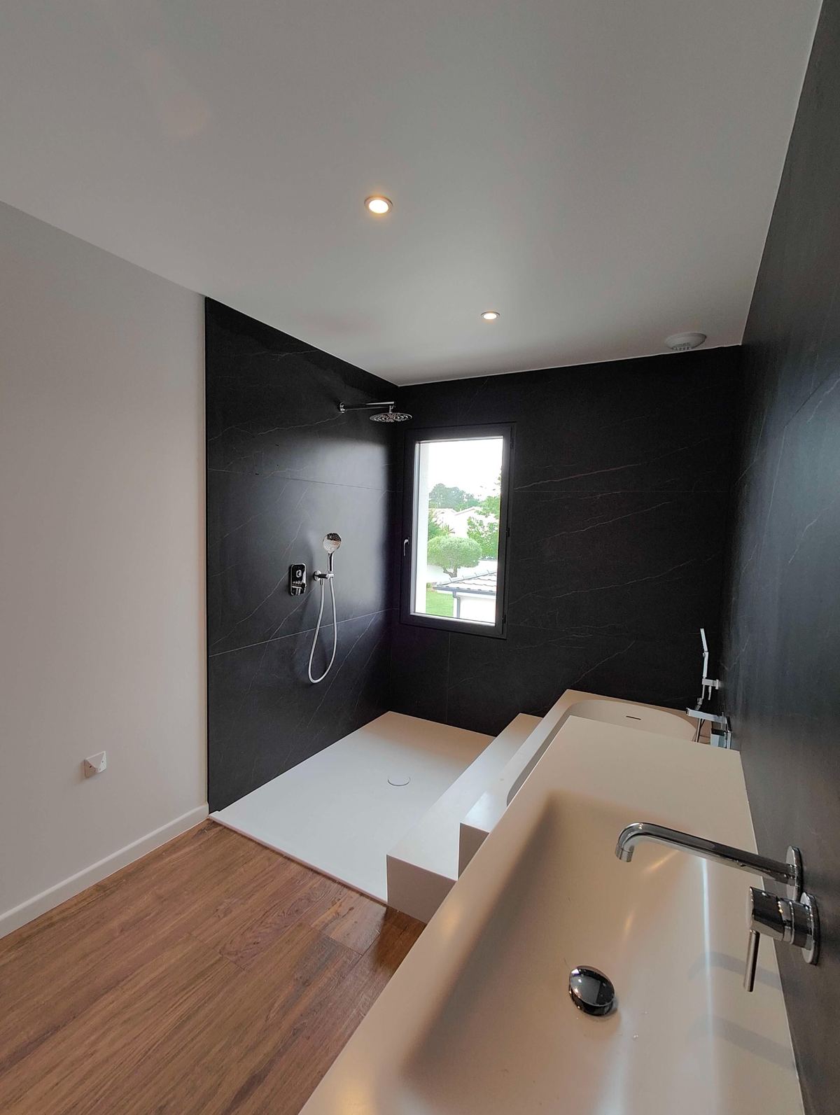 Salle de bains rénovée imitation granit — Saint-Jean-d'Illac